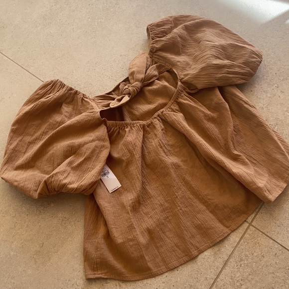 Puff-Sleeve Cutout Tie-Back Swing Blouse - Picture 4 of 5